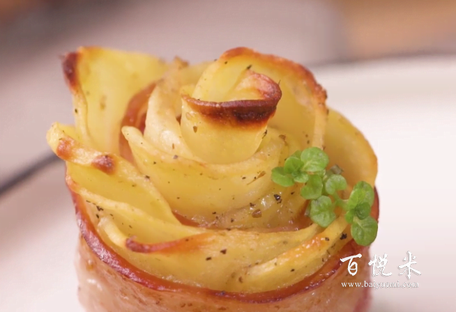 好看又好吃的土豆培根玫瑰卷，葷素搭配，焦香味美，家人都愛吃